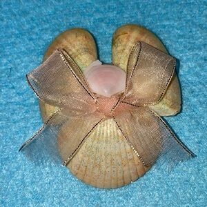 ANGEL SHELL Brooch Pin vintage handmade shimmery glittery NEW